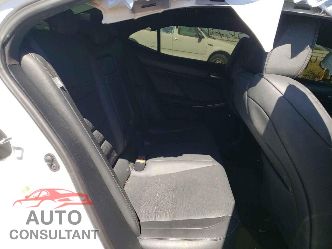 LEXUS IS 2018 - JTHBA1D2XJ5069272