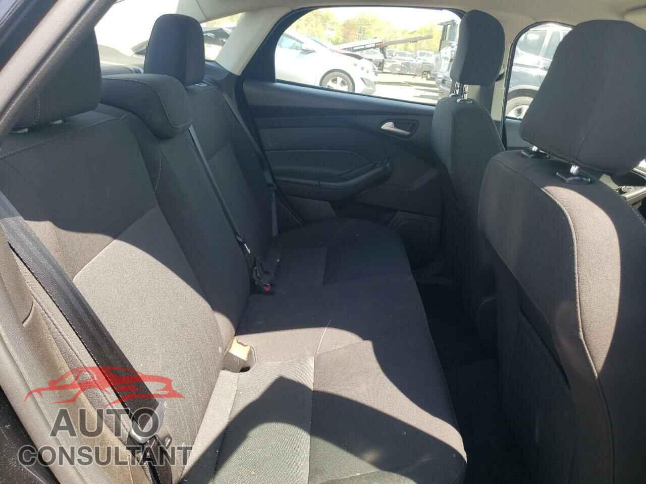 FORD FOCUS 2017 - 1FADP3F22HL280351