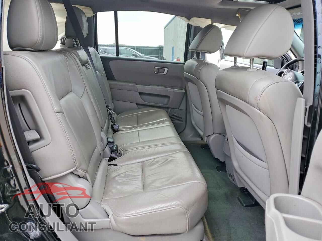 HONDA PILOT 2015 - 5FNYF4H56FB052977