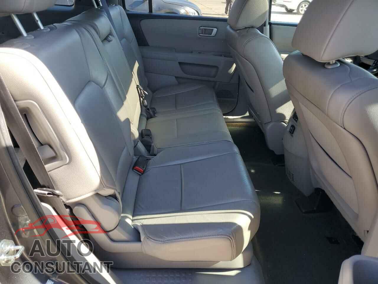 HONDA PILOT 2015 - 5FNYF4H57FB005392
