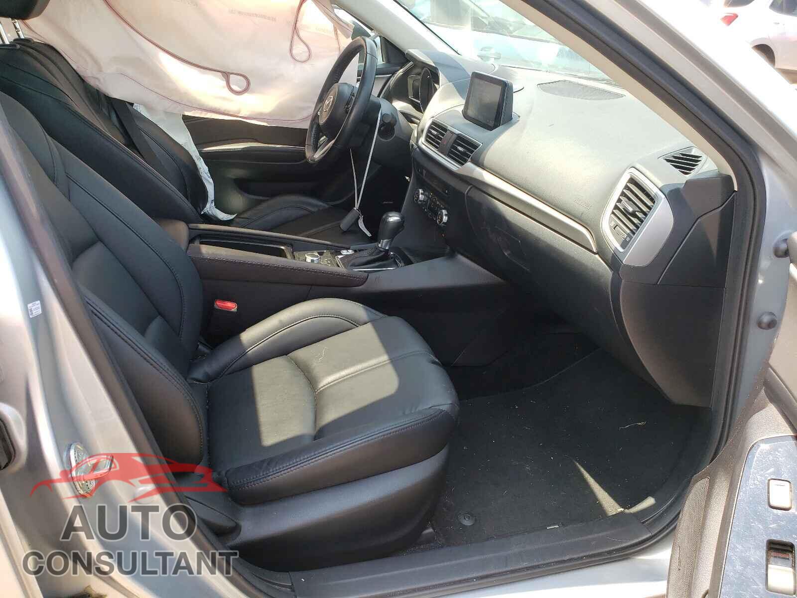 MAZDA 3 2018 - 3MZBN1L38JM191068