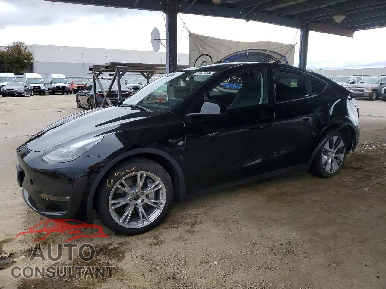 TESLA MODEL Y 2024 - 7SAYGAEE4RF011402