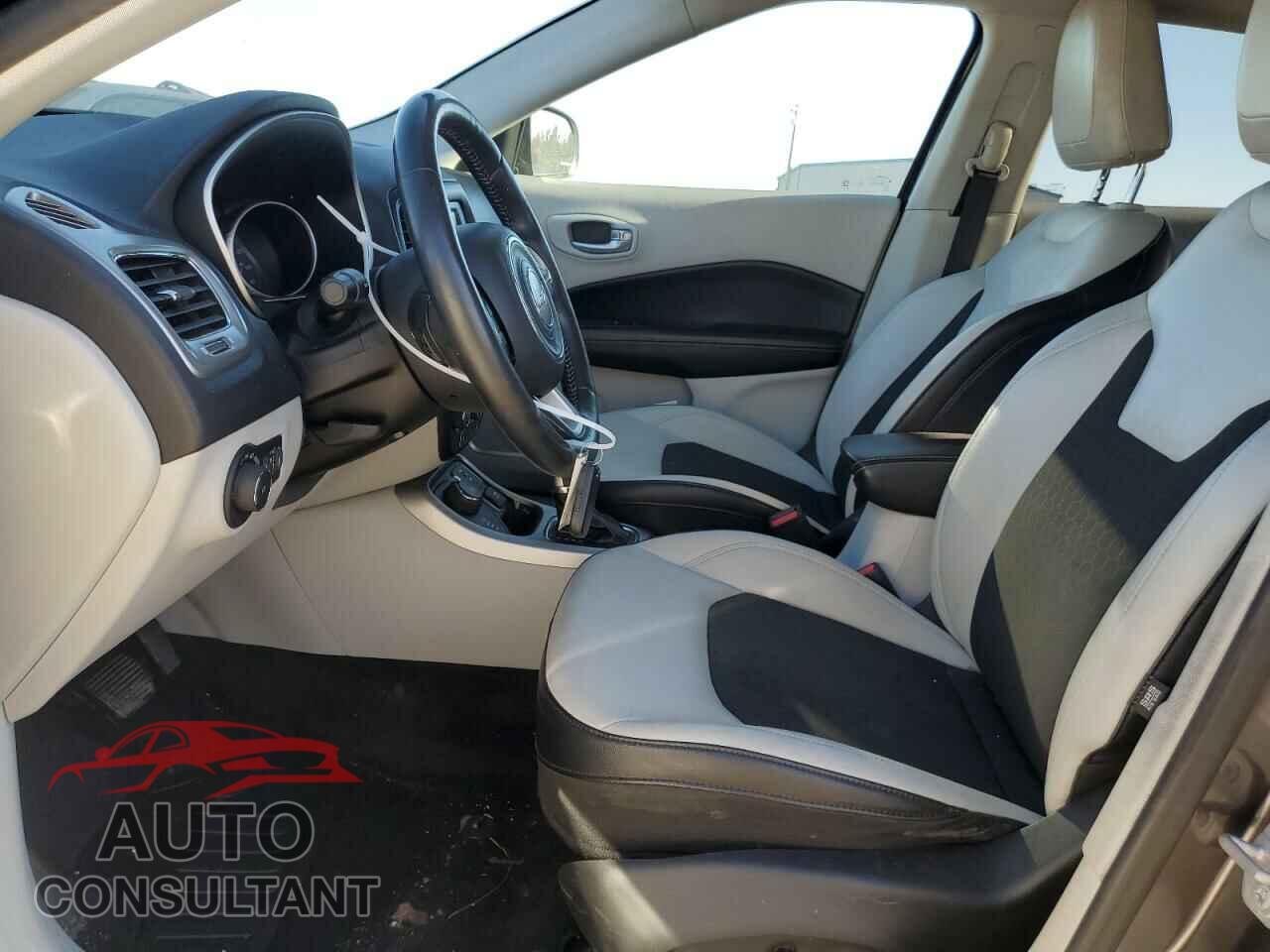 JEEP COMPASS 2018 - 3C4NJDBB4JT138654