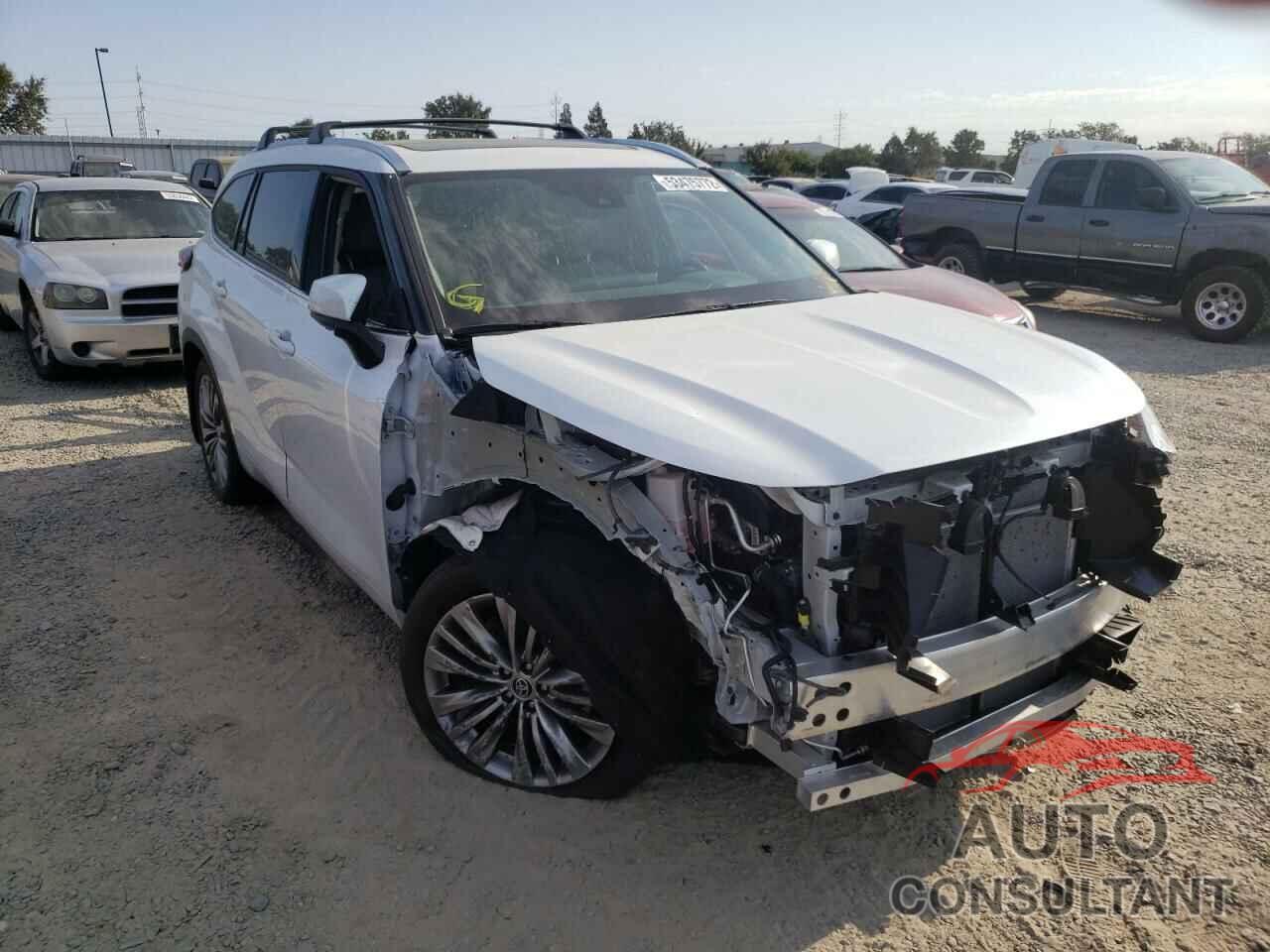 TOYOTA HIGHLANDER 2022 - 5TDFZRBH2NS182411