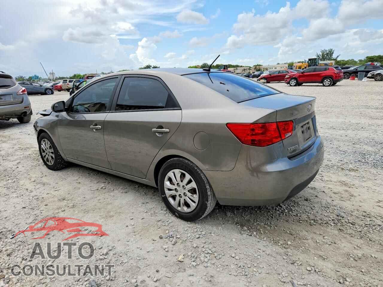 KIA FORTE 2011 - KNAFU4A21B5460888