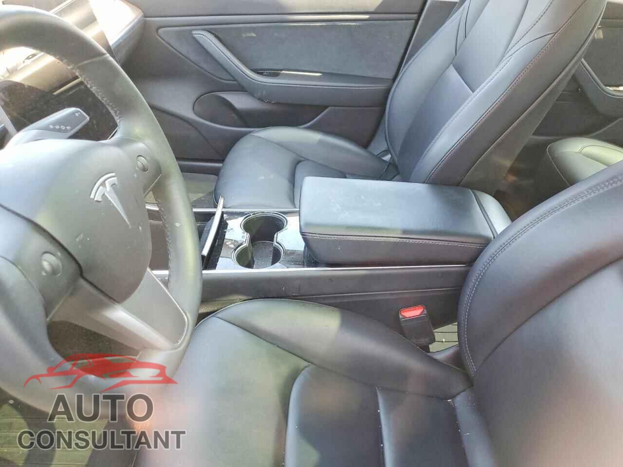 TESLA MODEL 3 2019 - 5YJ3E1EB1KF497255