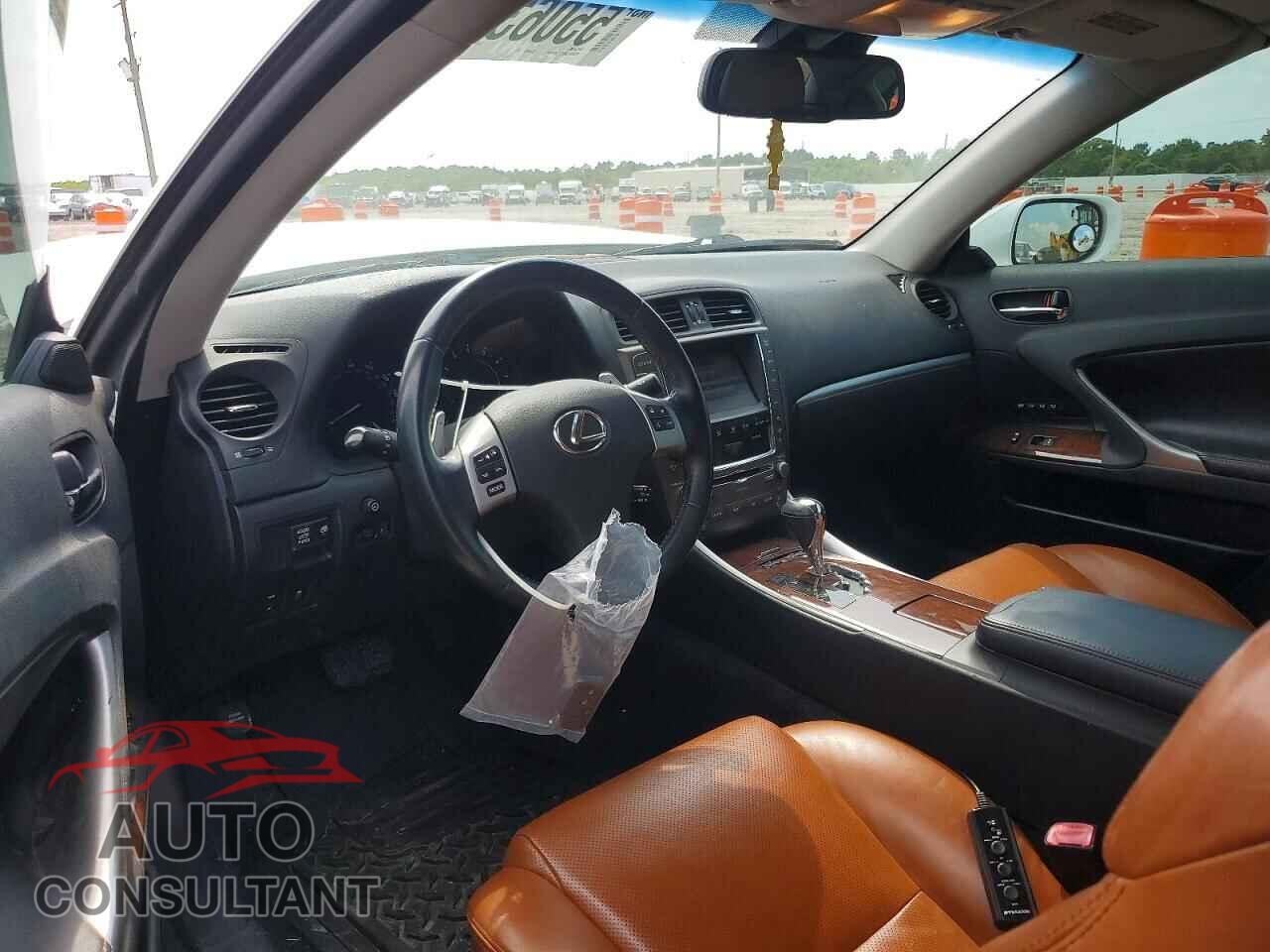 LEXUS IS 2012 - JTHFE2C24C2508757
