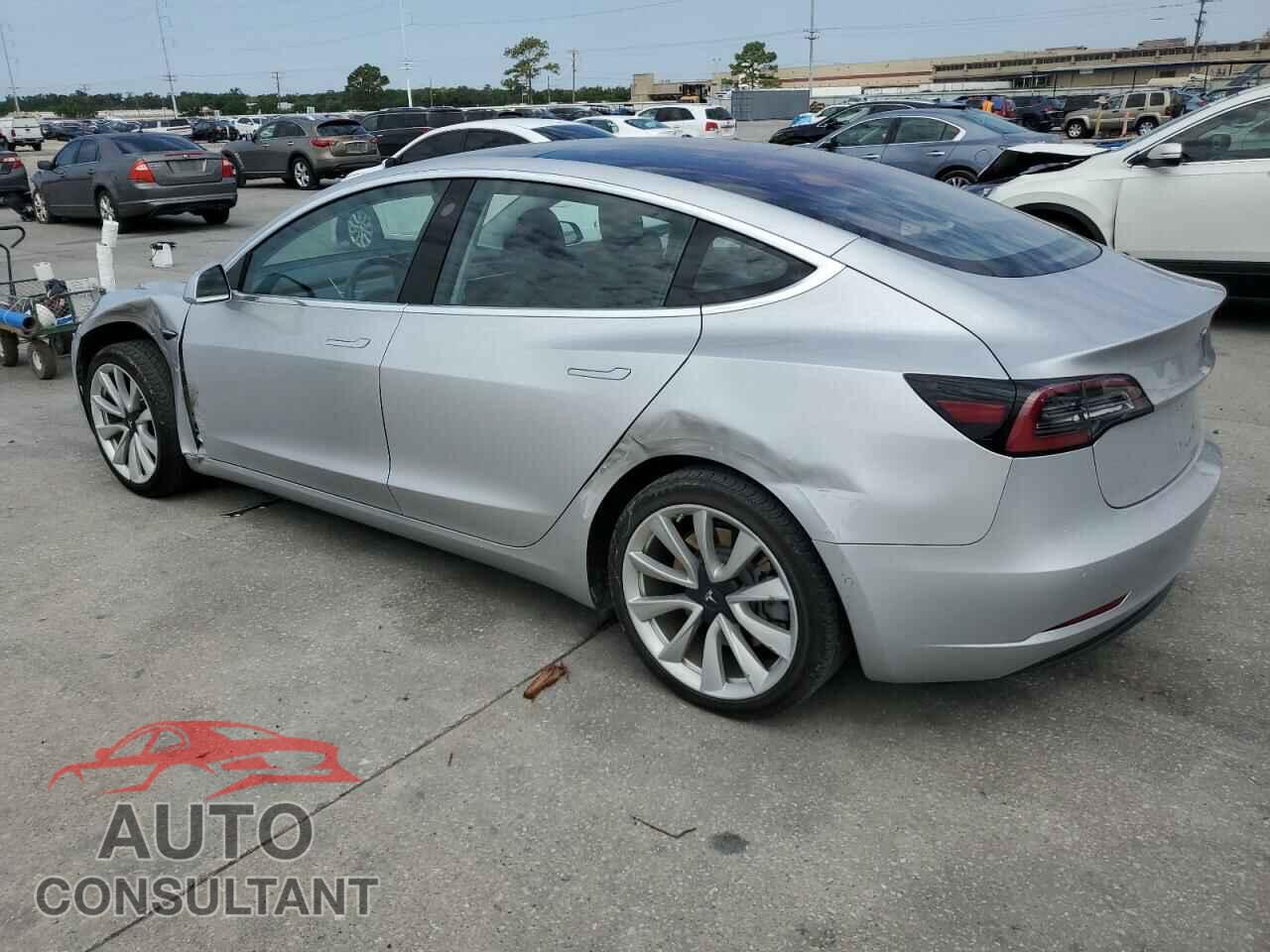 TESLA MODEL 3 2018 - 5YJ3E1EA9JF017923