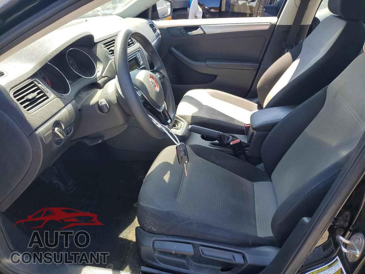 VOLKSWAGEN JETTA 2017 - 3VW2B7AJXHM295343