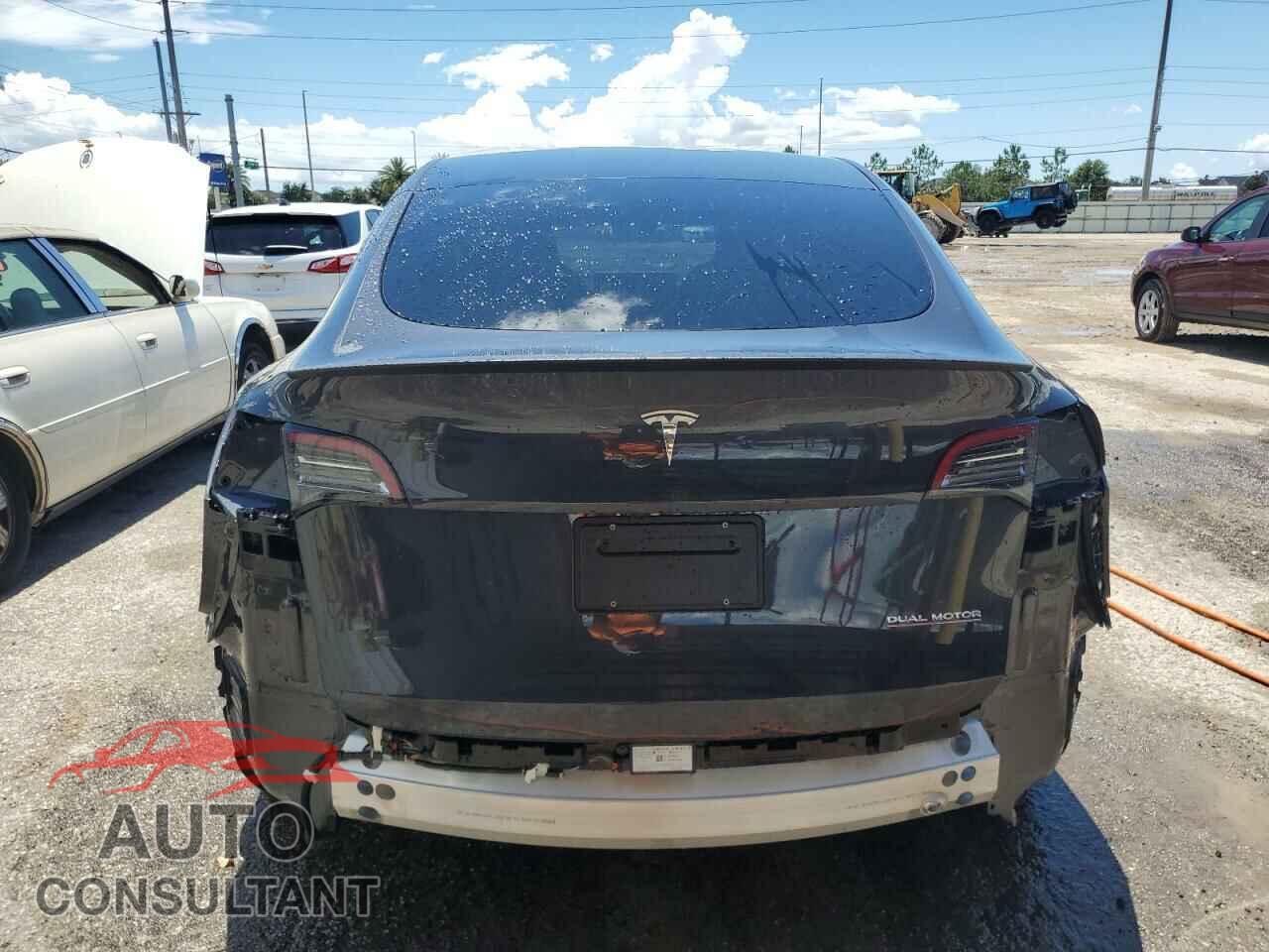 TESLA MODEL Y 2024 - 7SAYGDEF1RF045758