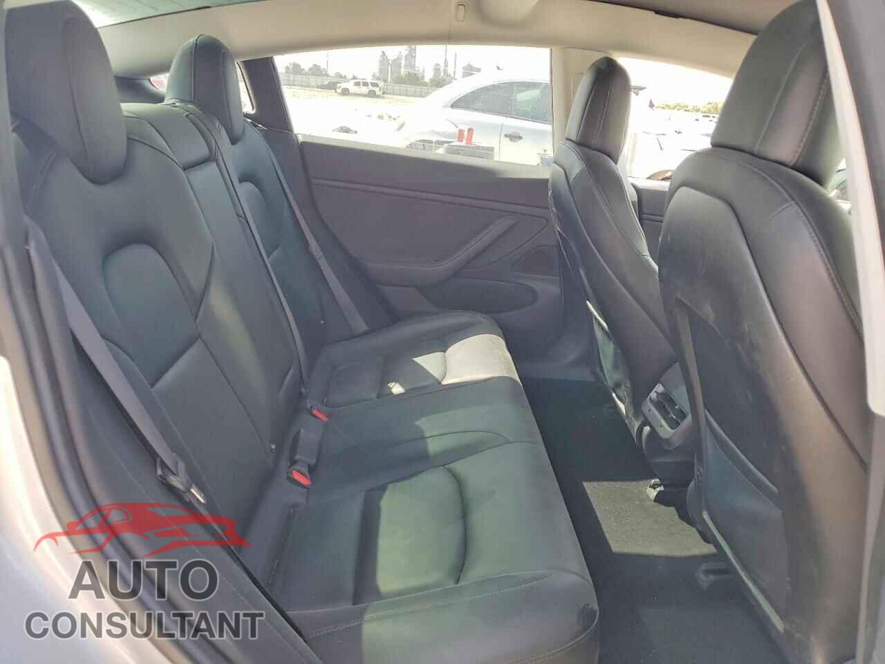TESLA MODEL 3 2018 - 5YJ3E1EAXJF077337