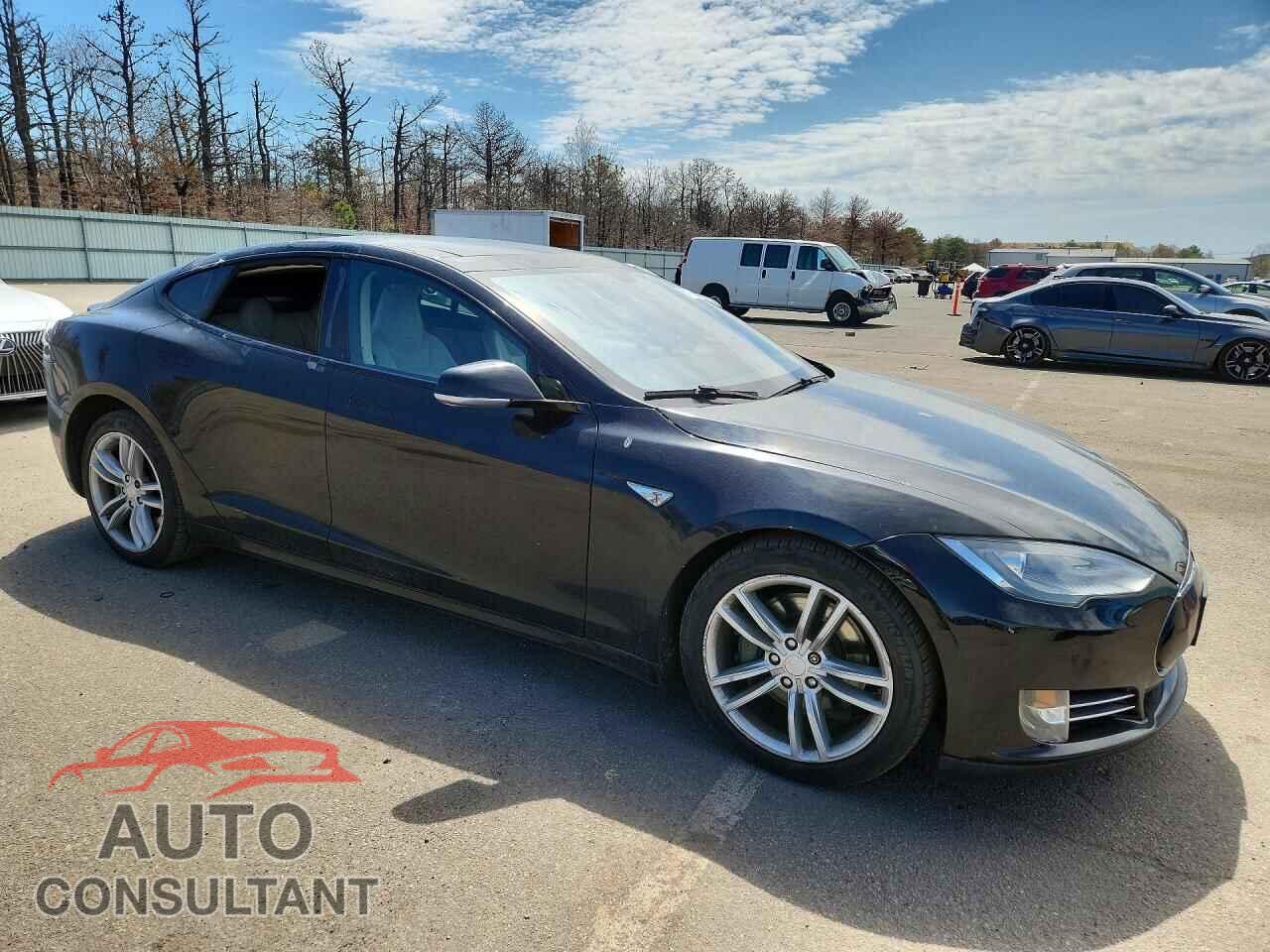 TESLA MODEL S 2013 - 5YJSA1DP6DFP14029