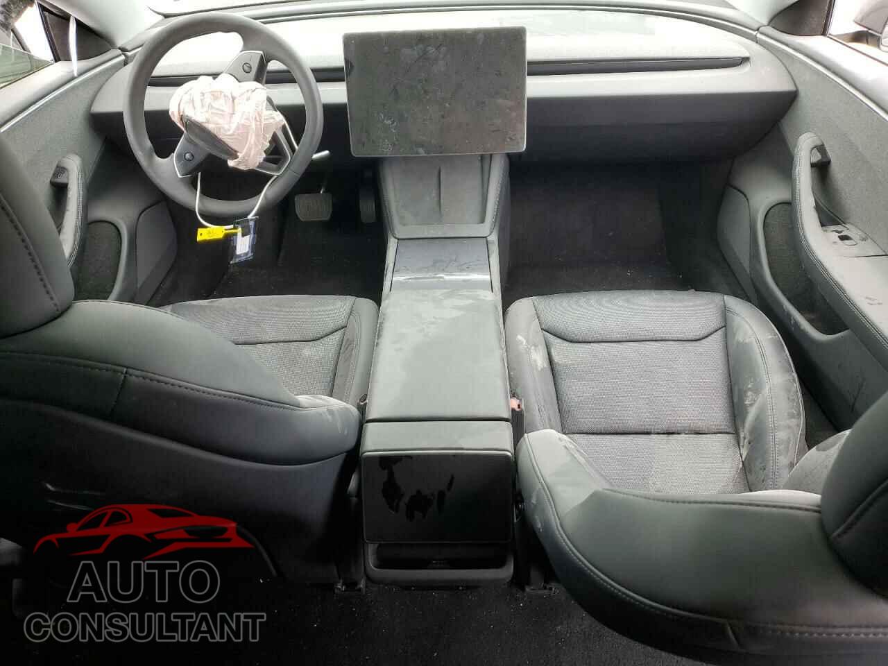TESLA MODEL 3 2024 - 5YJ3E1EA8RF828432
