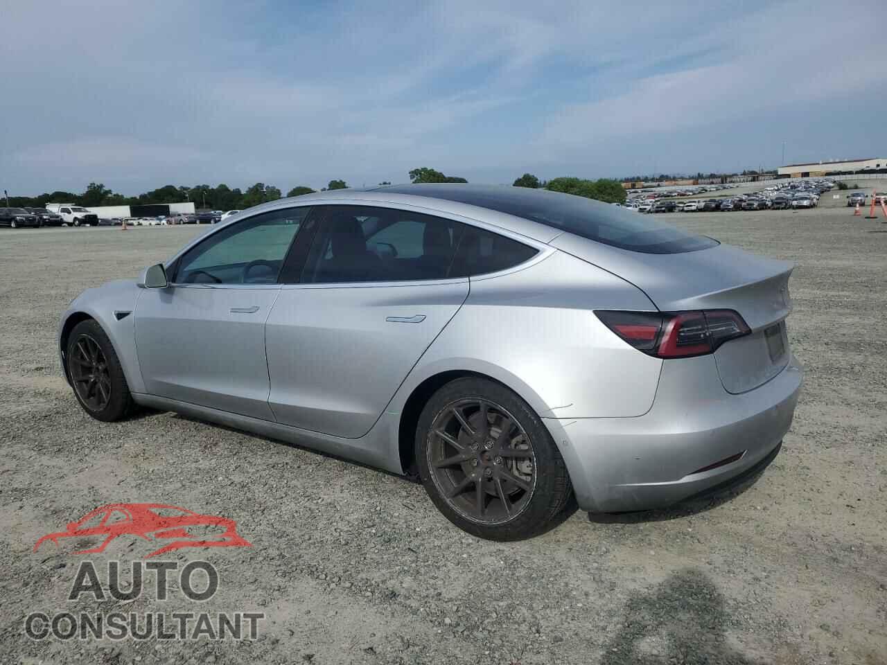 TESLA MODEL 3 2018 - 5YJ3E1EA8JF040528