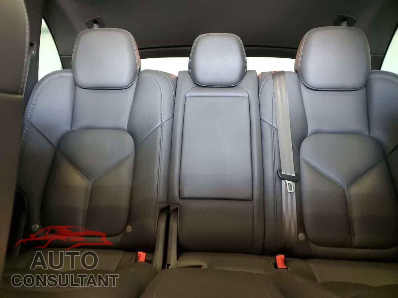 PORSCHE CAYENNE 2017 - WP1AA2A20HKA86891