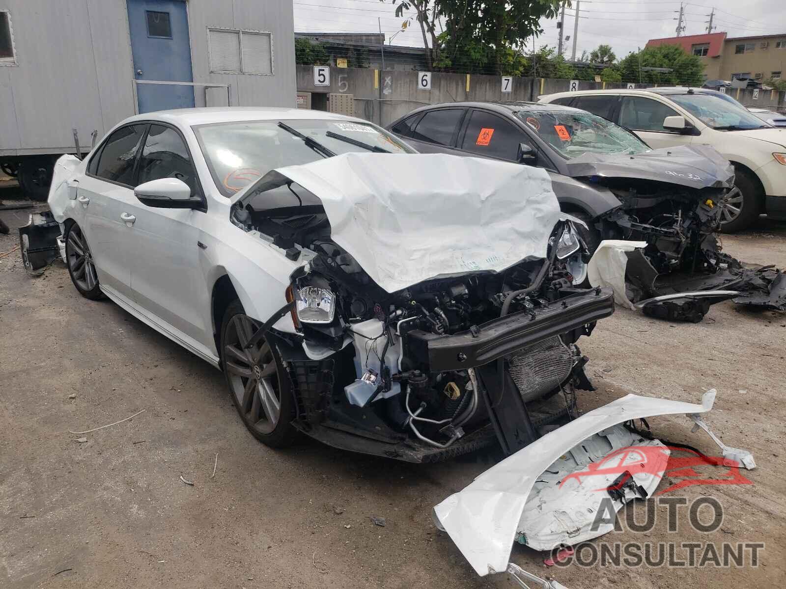 VOLKSWAGEN PASSAT 2018 - 1VWAA7A34JC011938