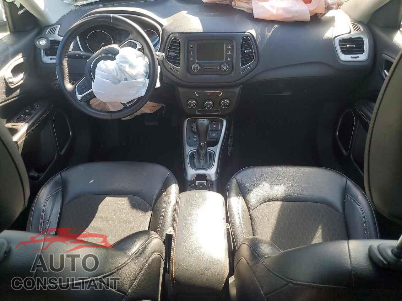 JEEP COMPASS 2018 - 3C4NJDBB4JT479181
