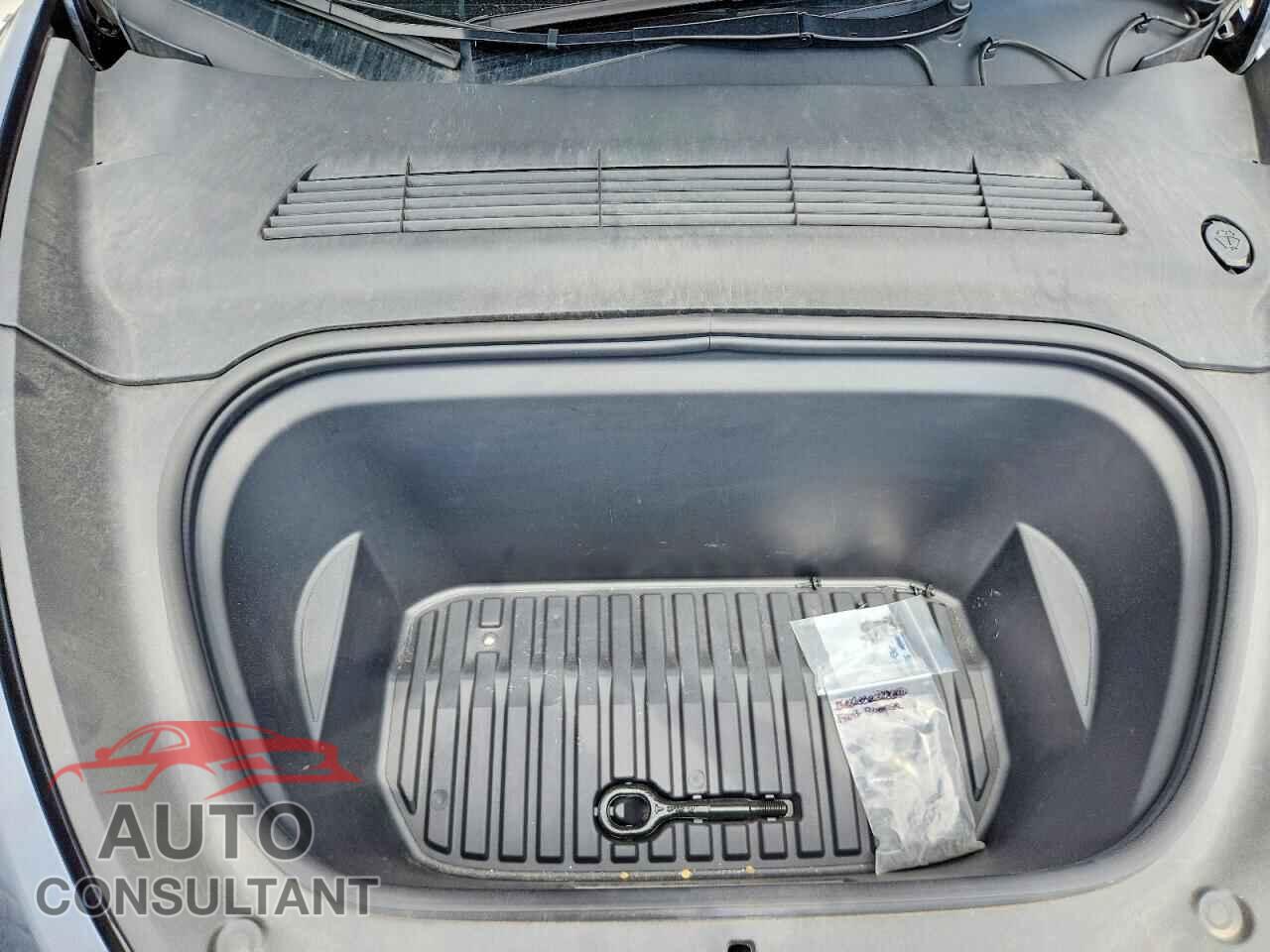 TESLA MODEL Y 2024 - 7SAYGDEE9RA229608