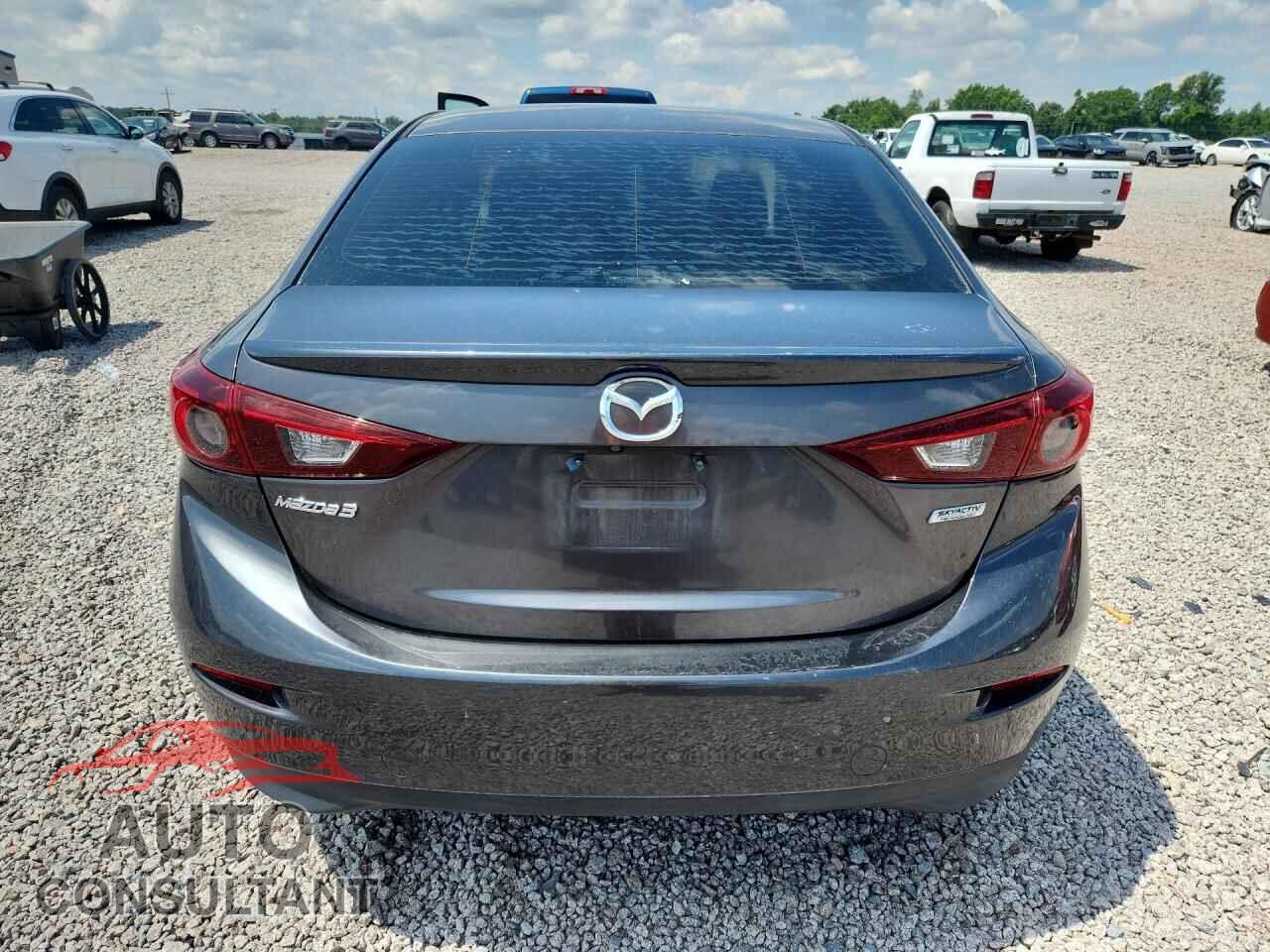 MAZDA 3 2018 - 3MZBN1V31JM263256