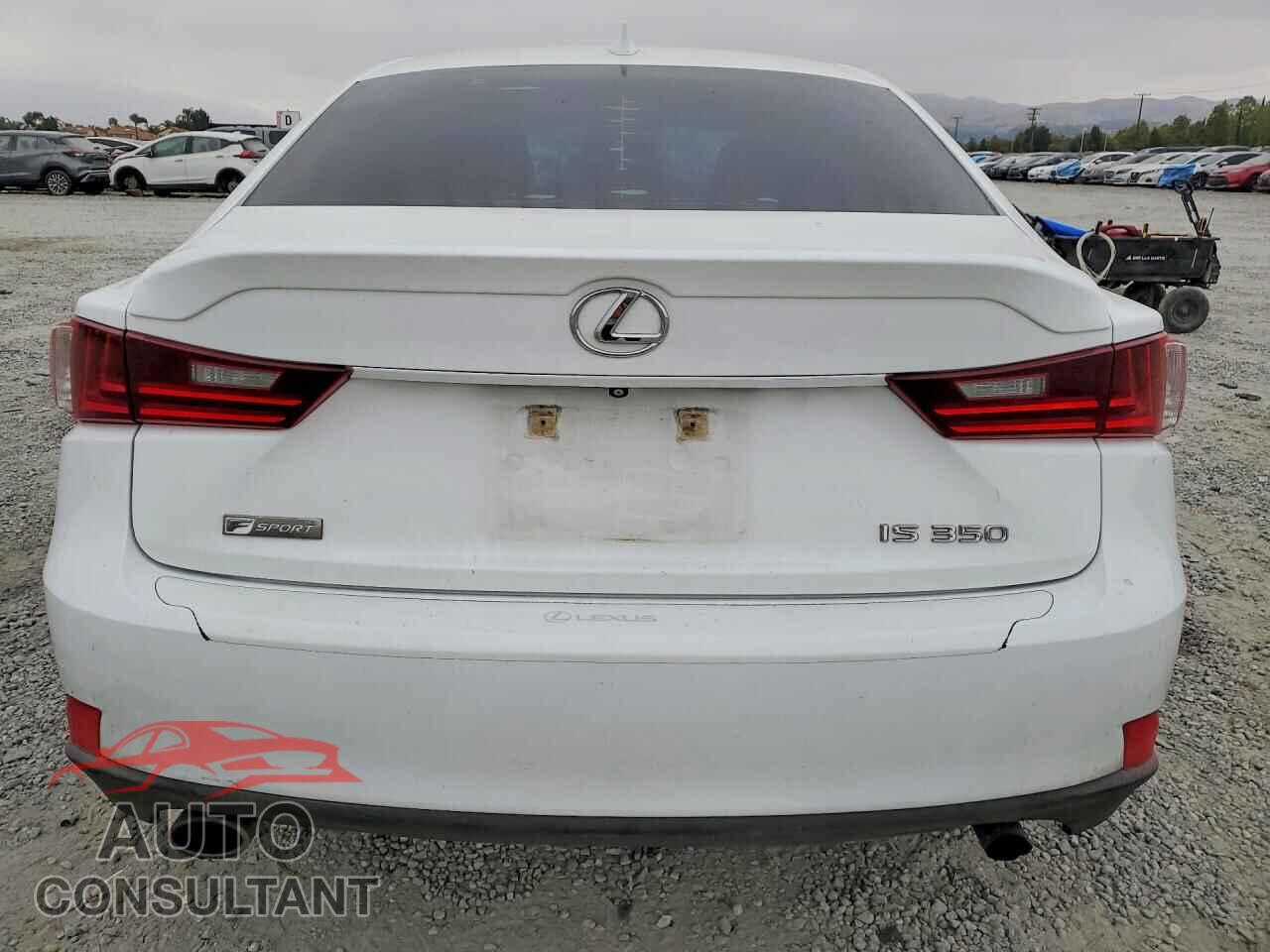 LEXUS IS 2015 - JTHBE1D25F5020332