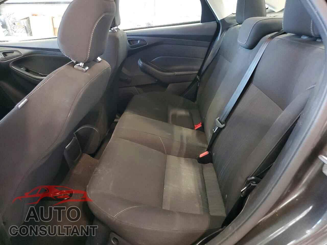 FORD FOCUS 2015 - 1FADP3E21FL261322