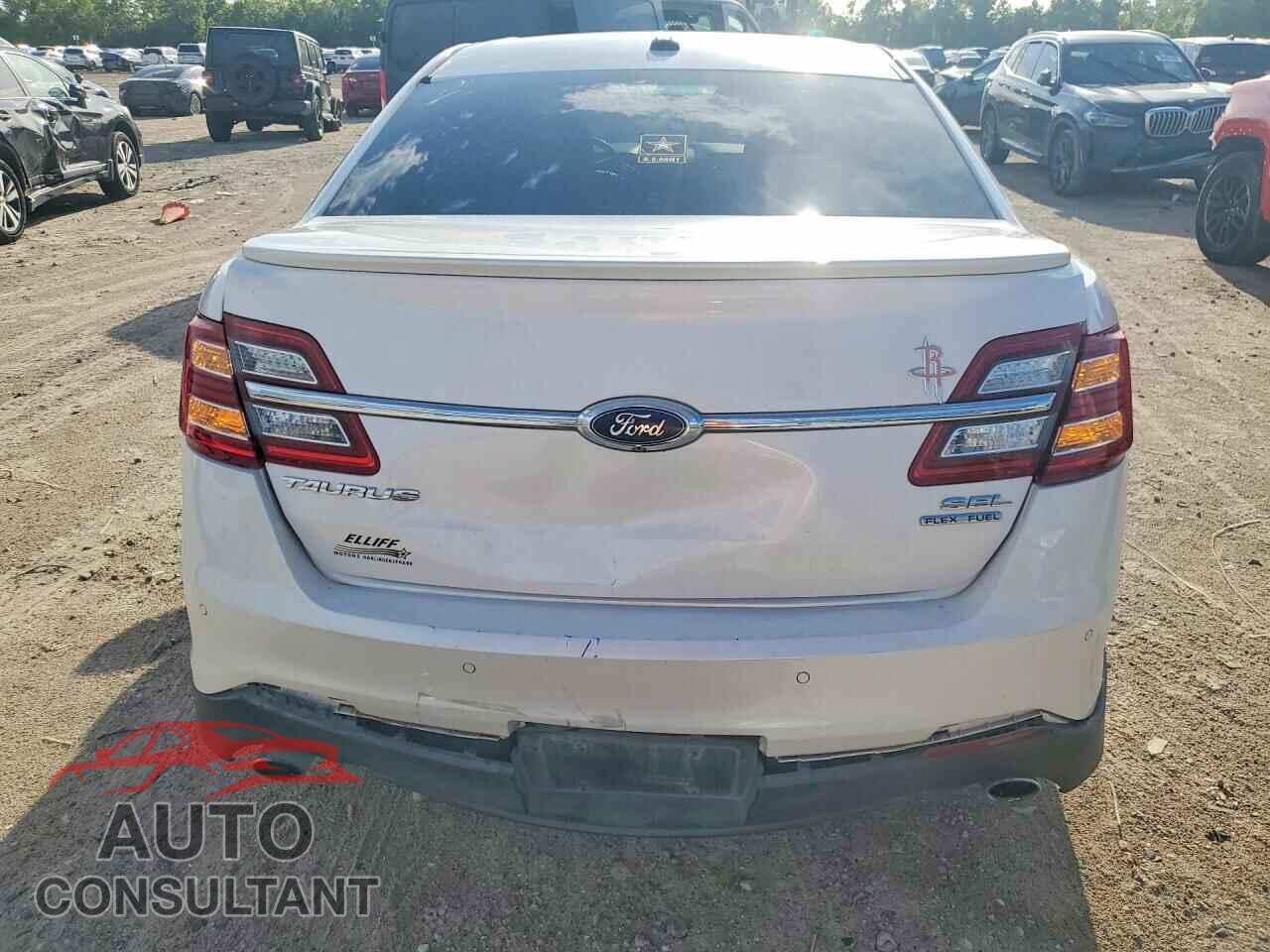 FORD TAURUS 2018 - 1FAHP2E88JG123410