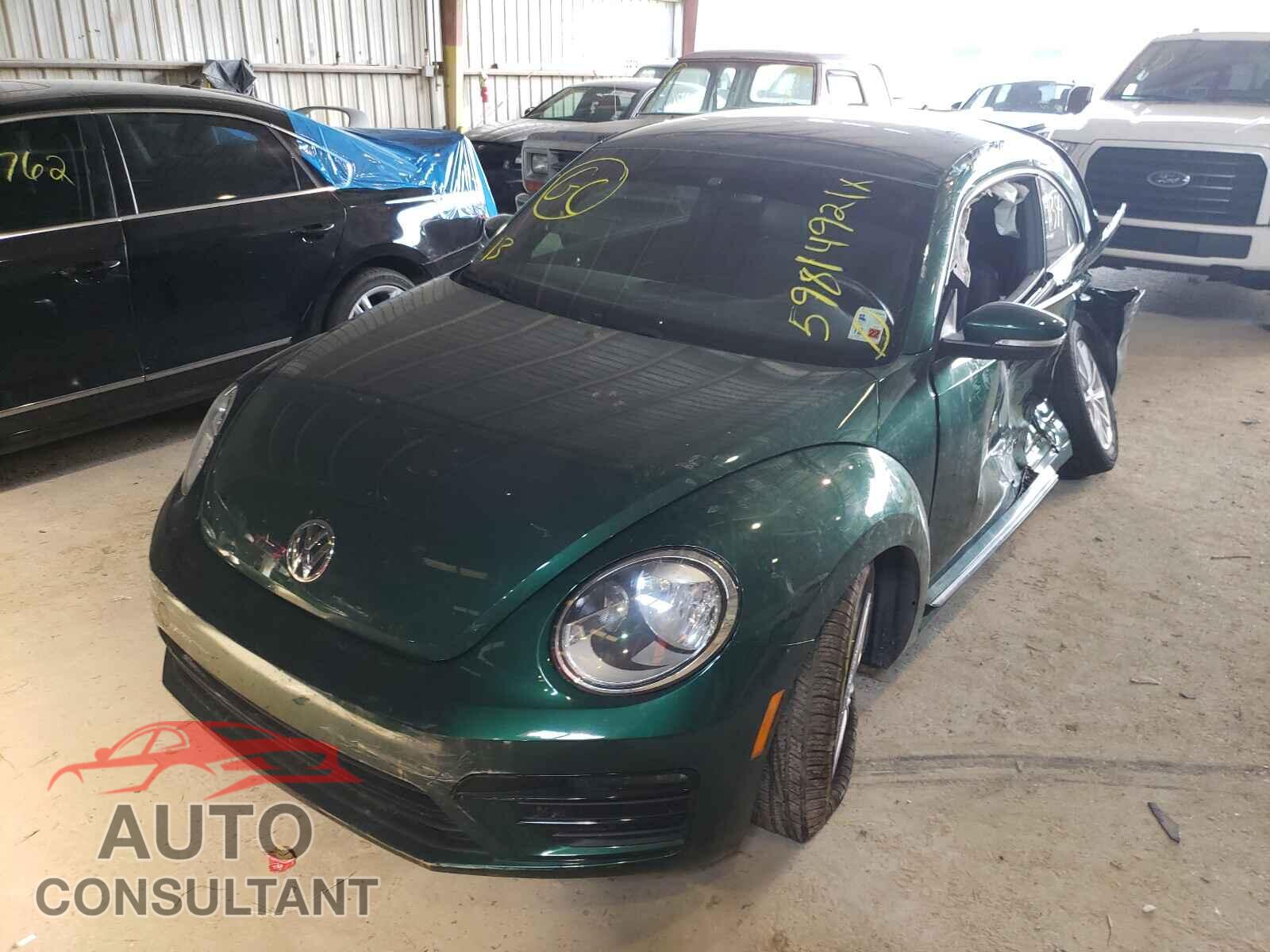 VOLKSWAGEN BEETLE 2018 - 3VWFD7AT1JM708446