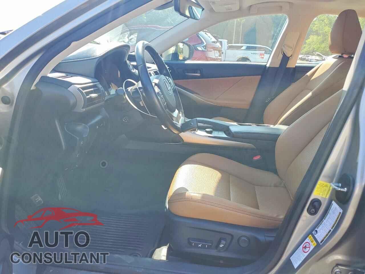 LEXUS IS 2018 - JTHC81D28J5028042