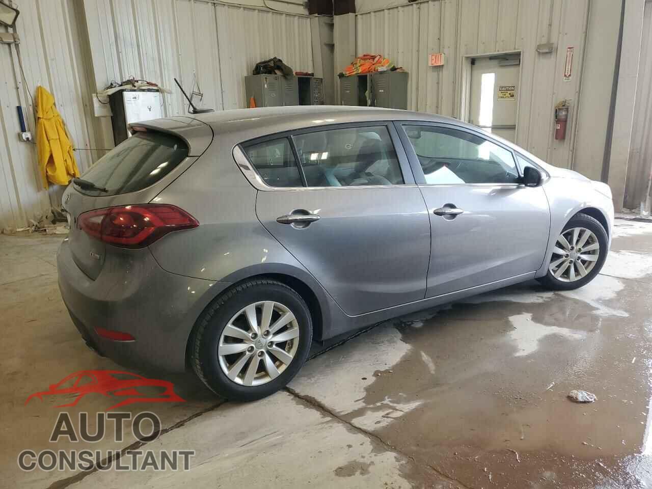 KIA FORTE 2015 - KNAFX5A85F5347839