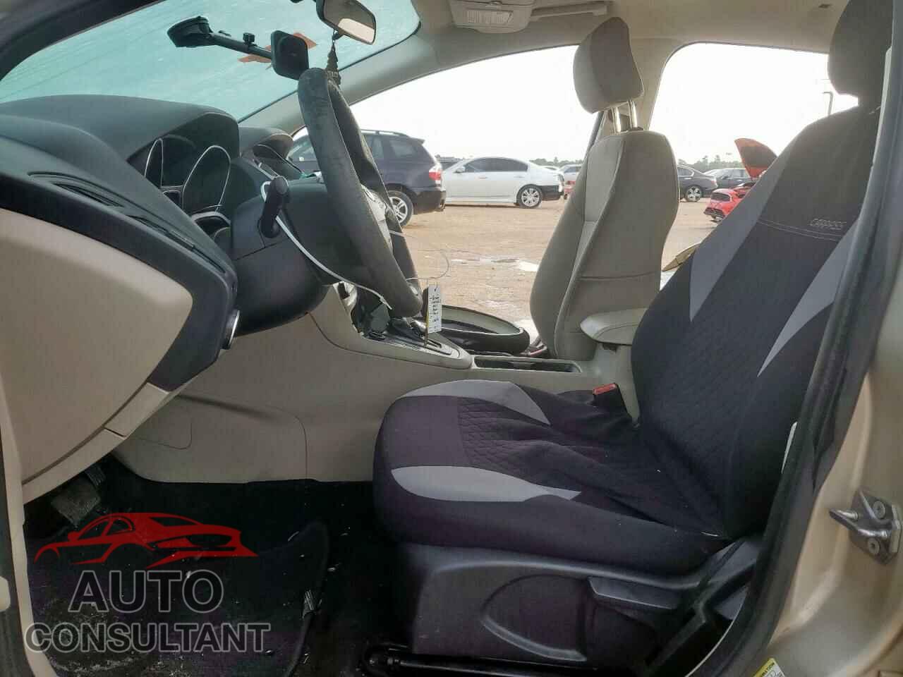 FORD FOCUS 2017 - 1FADP3F22HL274842