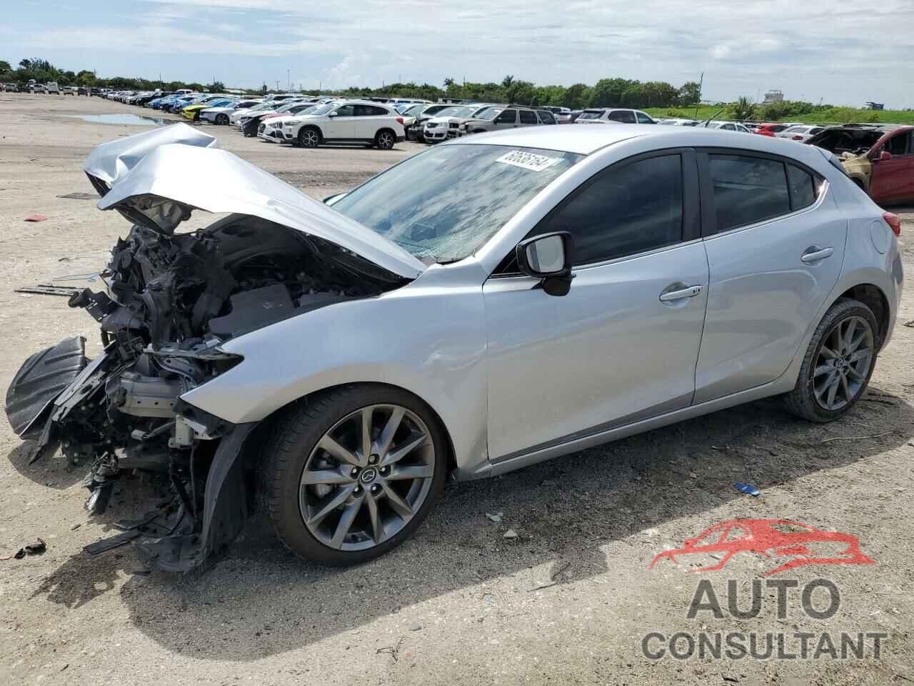 MAZDA 3 2018 - 3MZBN1L39JM206435