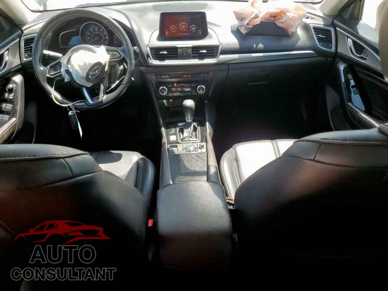 MAZDA 3 2018 - 3MZBN1L33JM248695