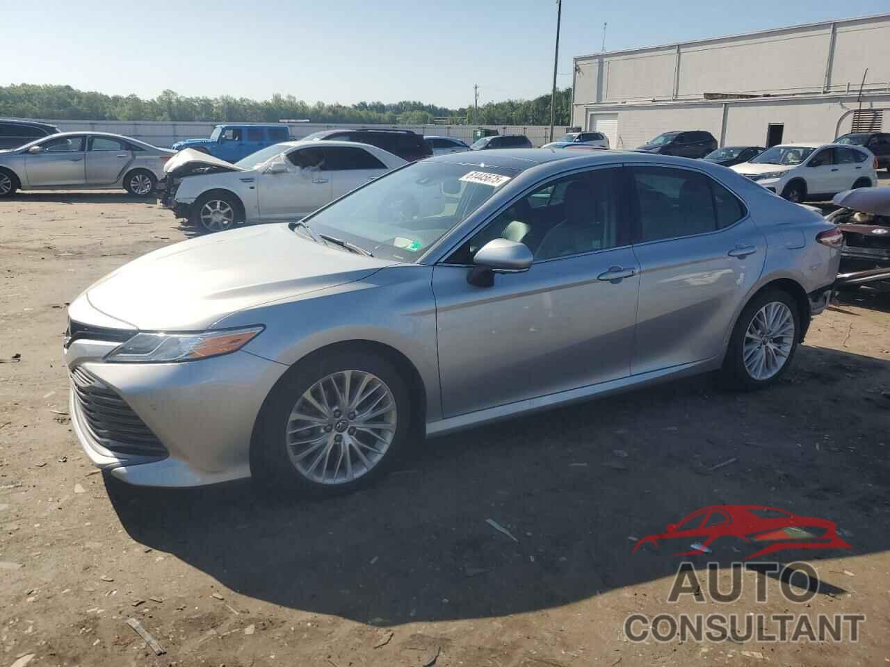 TOYOTA CAMRY 2018 - 4T1B11HK7JU012850
