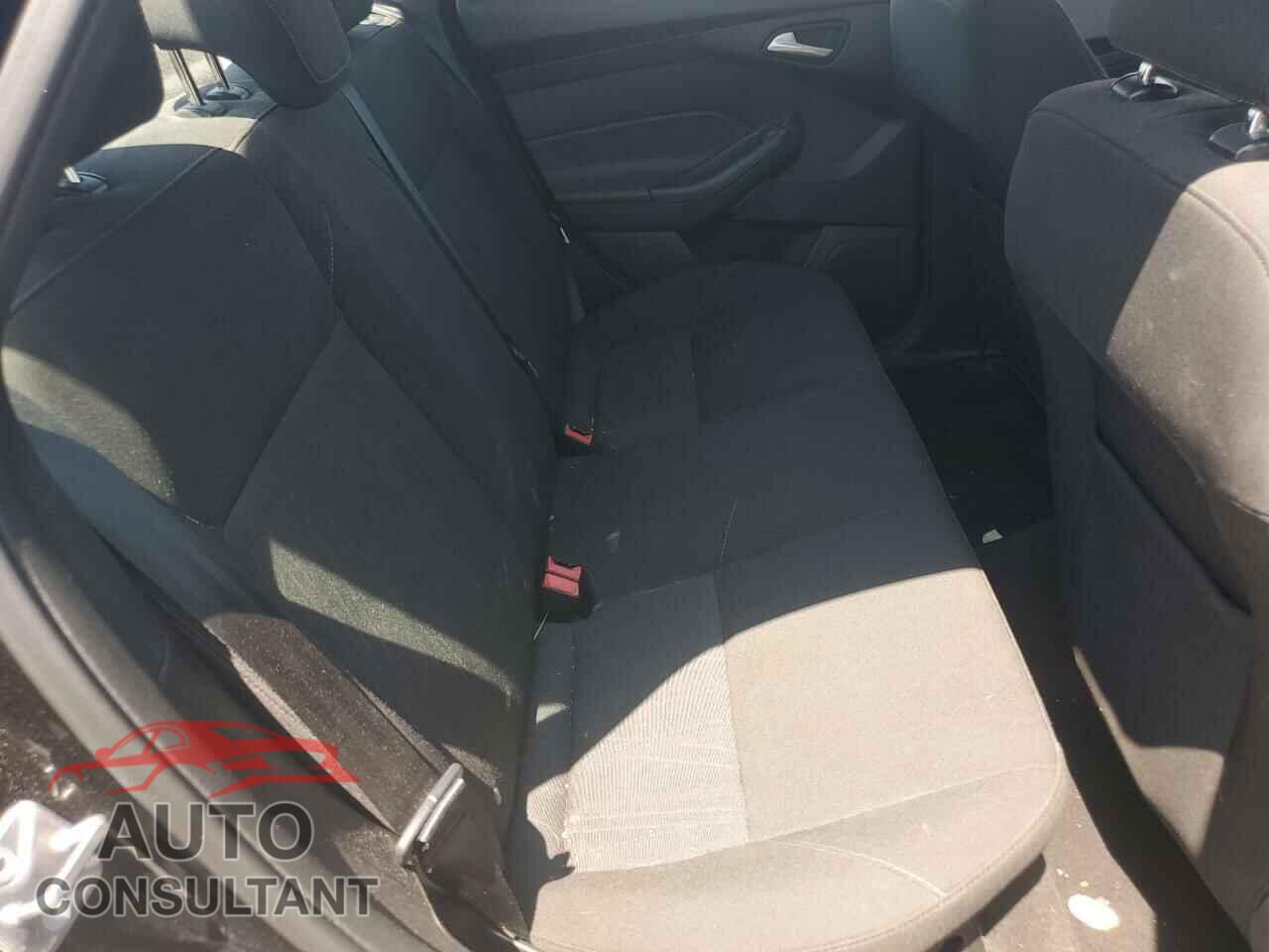 FORD FOCUS 2017 - 1FADP3F28HL283237