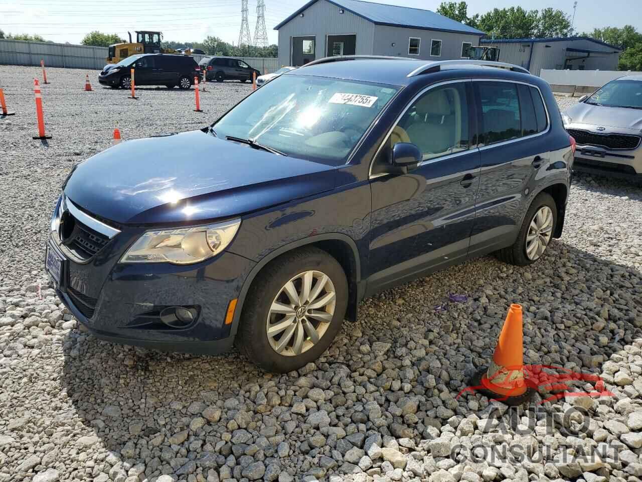 VOLKSWAGEN TIGUAN 2011 - WVGBV7AX7BW561273