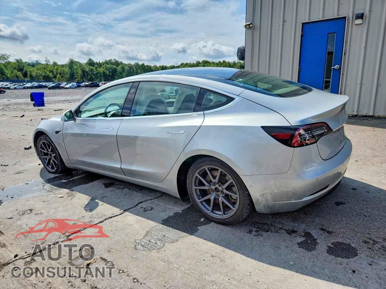 TESLA MODEL 3 2018 - 5YJ3E1EB5JF096189
