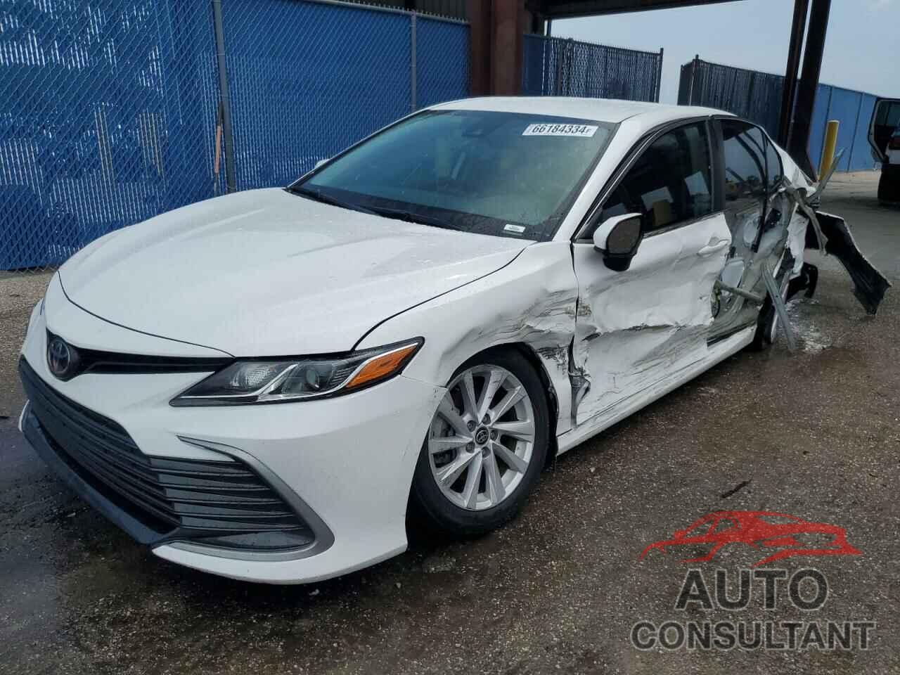 TOYOTA CAMRY 2022 - 4T1C11AK5NU683129