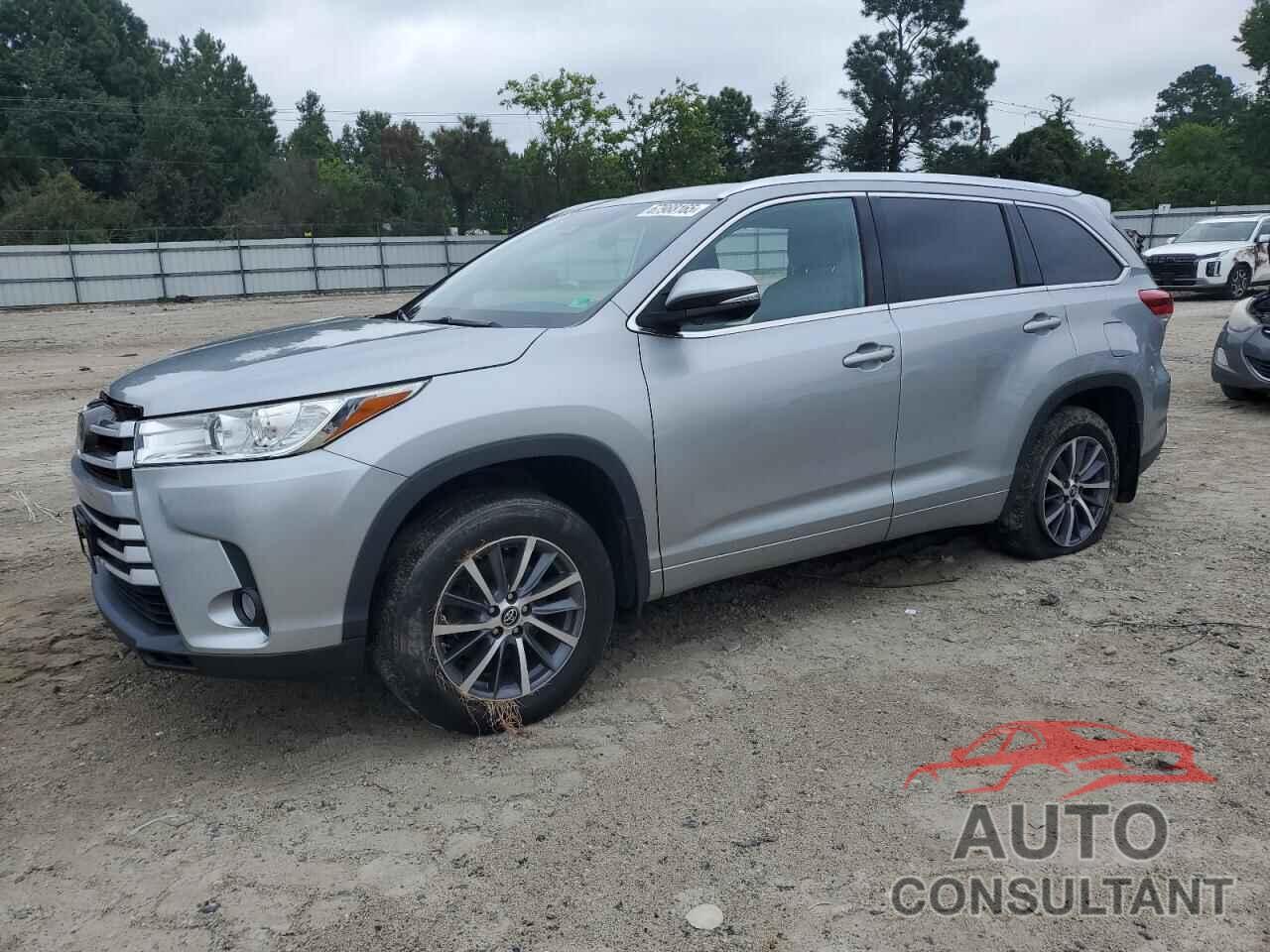 TOYOTA HIGHLANDER 2018 - 5TDJZRFH0JS857252