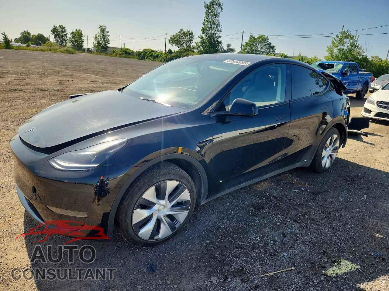 TESLA MODEL Y 2023 - LRWYGDFD8PC221075