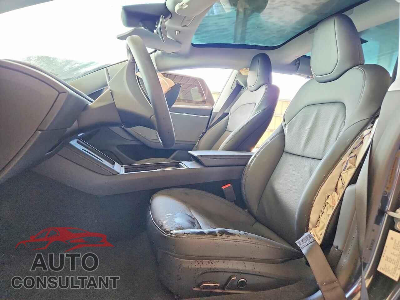 TESLA MODEL 3 2025 - 5YJ3E1EA8SF013671
