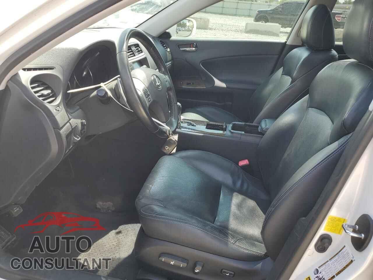 LEXUS IS 2011 - JTHCF5C25B5050936