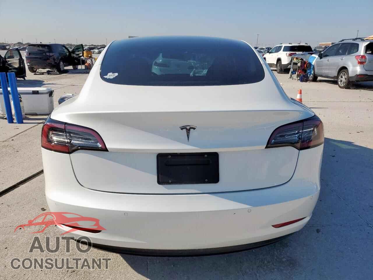 TESLA MODEL 3 2021 - 5YJ3E1EA1MF064528