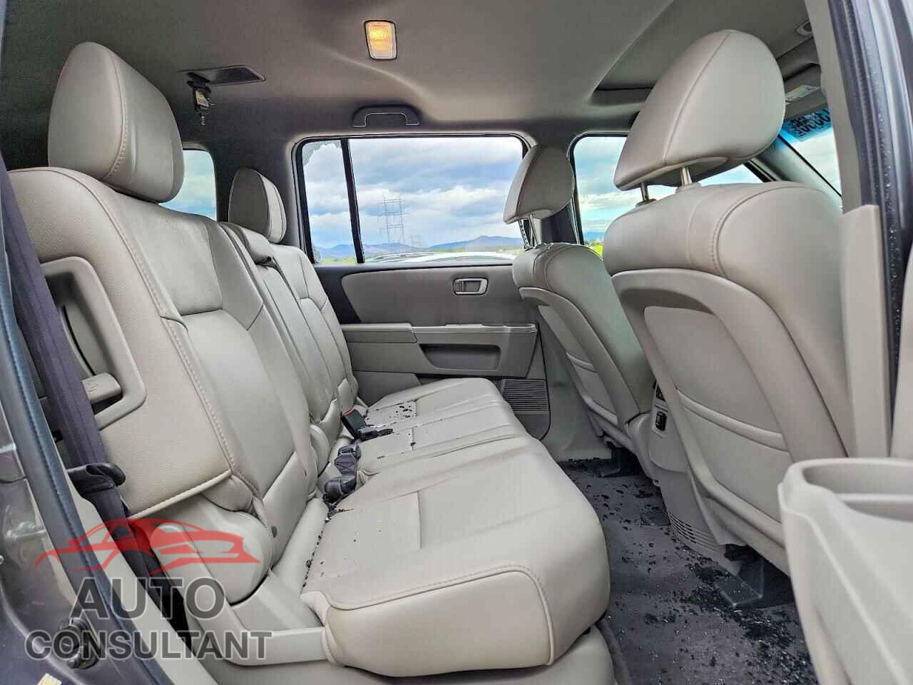 HONDA PILOT 2013 - 5FNYF4H52DB005684