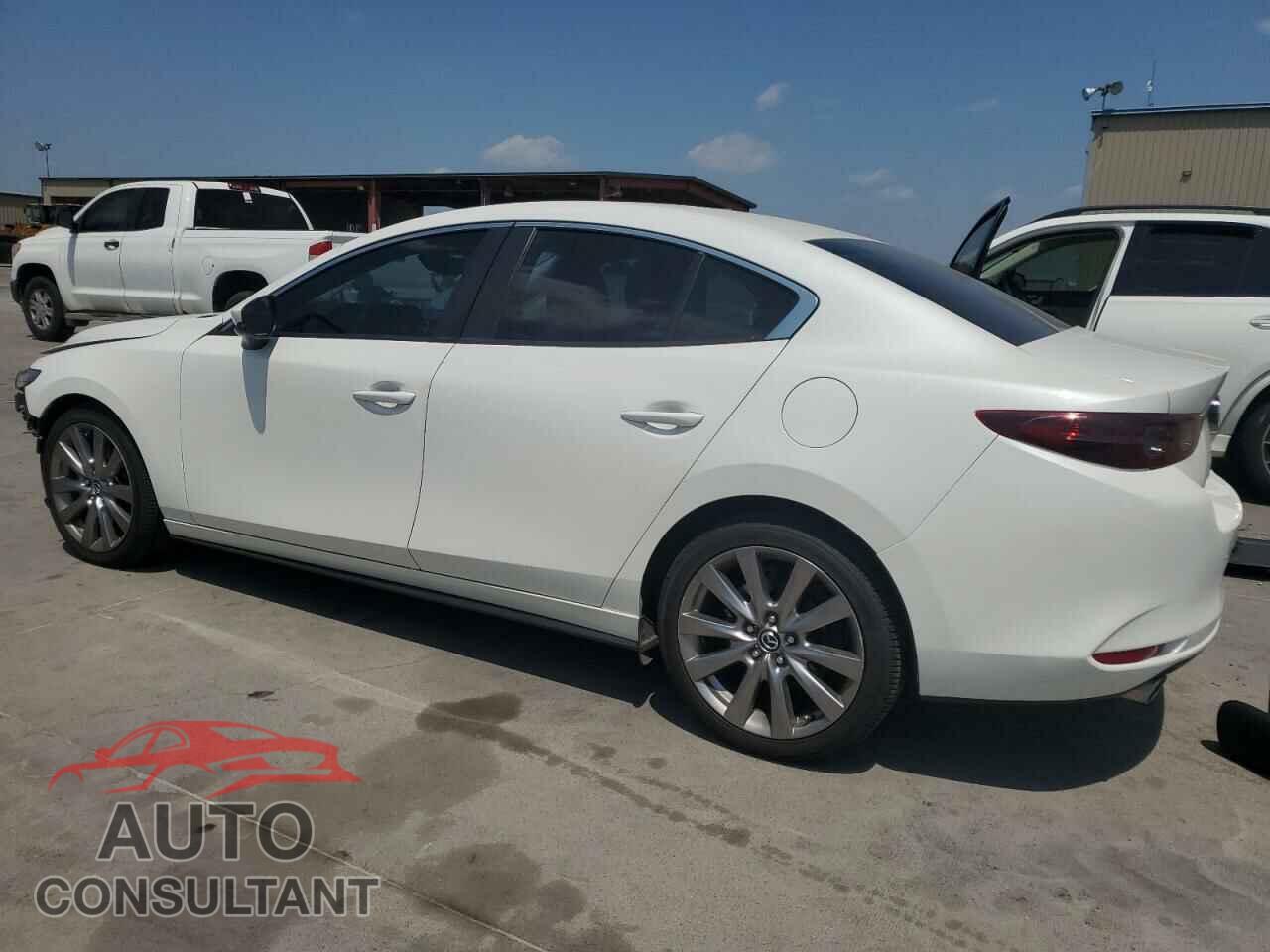 MAZDA 3 2019 - JM1BPBAMXK1124145