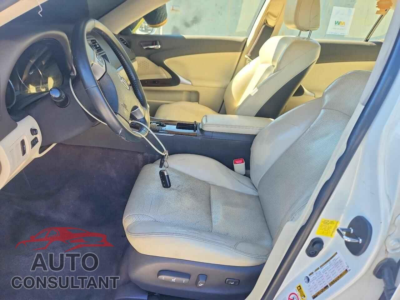 LEXUS IS 2013 - JTHCF5C21D5063802