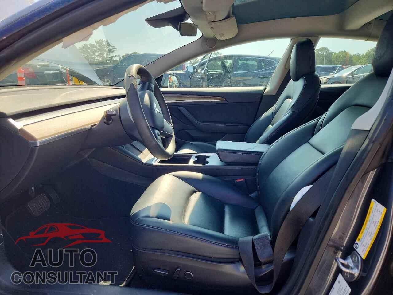 TESLA MODEL 3 2021 - 5YJ3E1EB5MF044100
