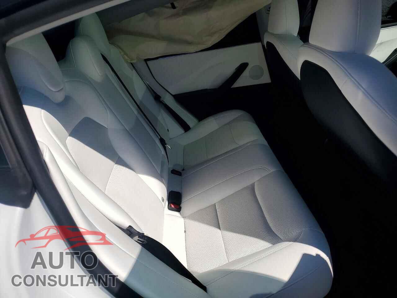 TESLA MODEL 3 2024 - 5YJ3E1EA3RF864139
