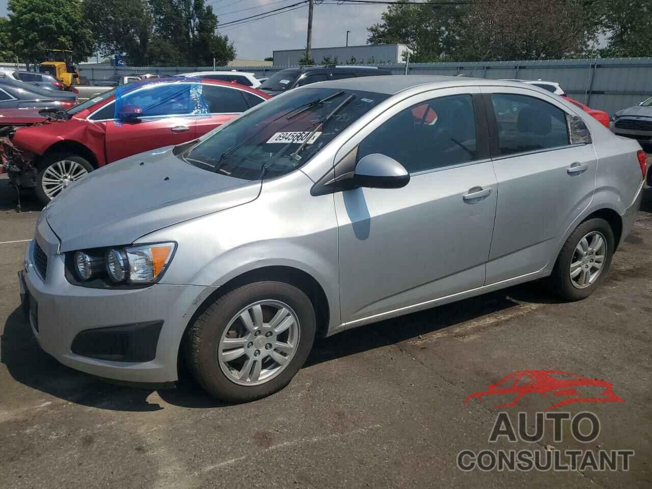 CHEVROLET SONIC 2015 - 1G1JC5SG2F4192373
