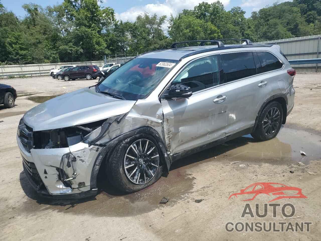 TOYOTA HIGHLANDER 2019 - 5TDJZRFH3KS566777