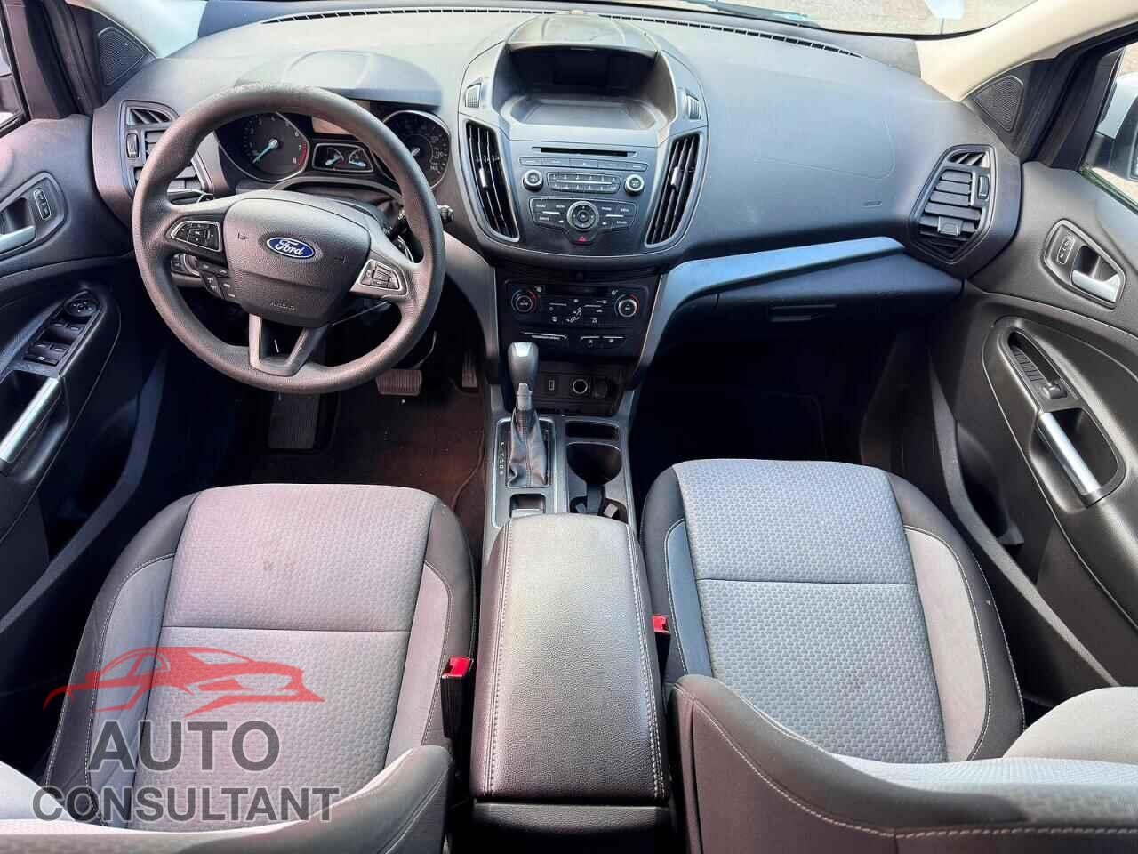 FORD ESCAPE 2017 - 1FMCU9GD8HUC04625
